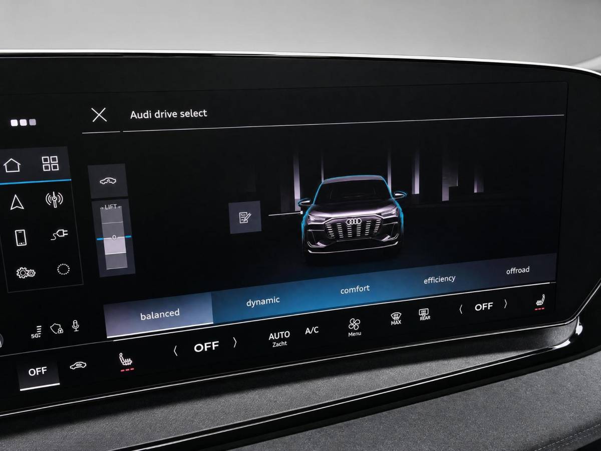 Audi Q6 e-tron Audi Q6 e-tron S edition 306pk performance 100 kWh · Panoramadak · Luchtvering · Trekhaak · 360 Camera · Warmtepomp · Head-Up · Elek. Voorstoelen · 21” Inch · 24-11-2030 of 100.000km