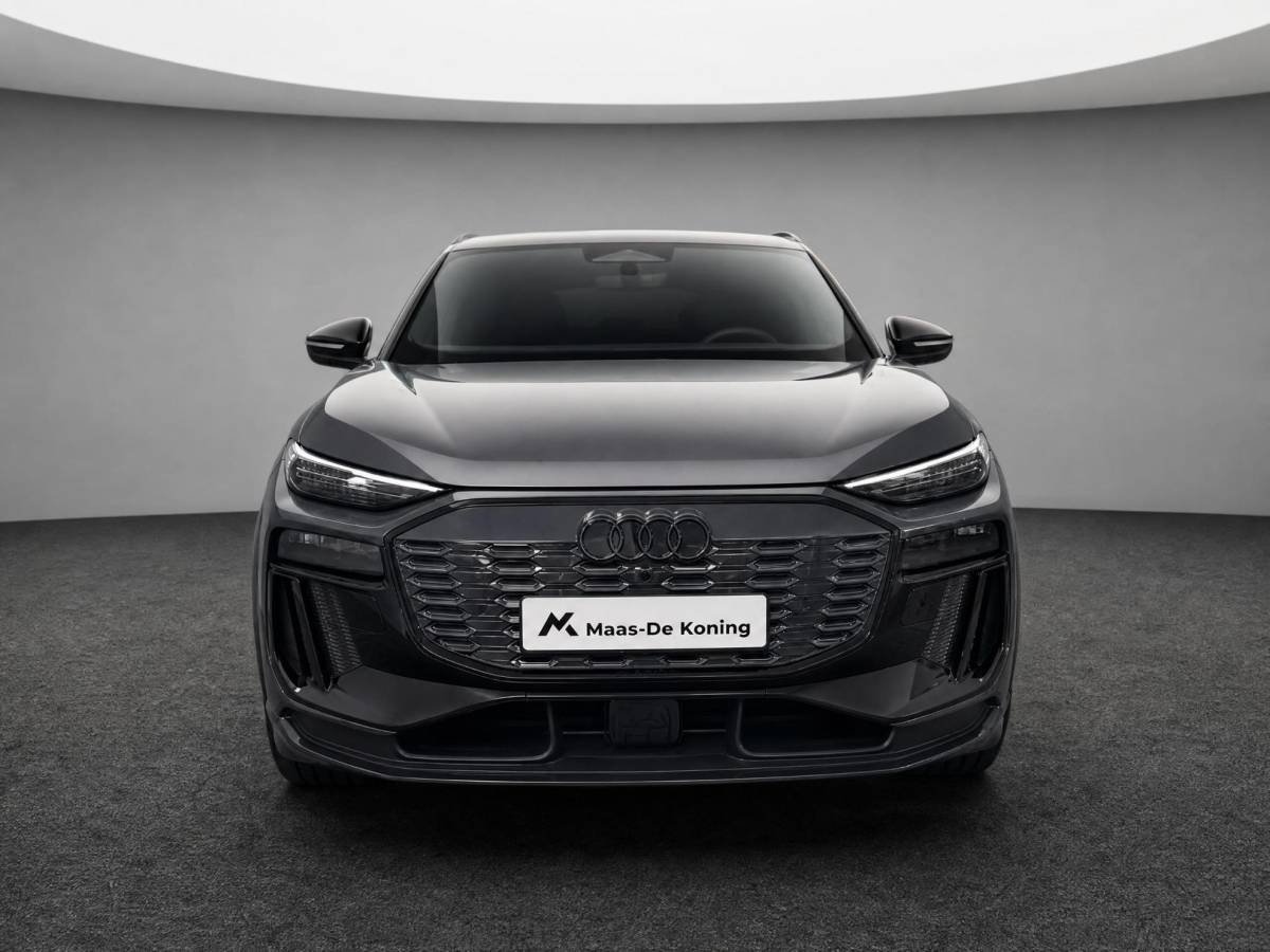 Audi Q6 e-tron Audi Q6 e-tron S edition 306pk performance 100 kWh · Panoramadak · Luchtvering · Trekhaak · 360 Camera · Warmtepomp · Head-Up · Elek. Voorstoelen · 21” Inch · 24-11-2030 of 100.000km