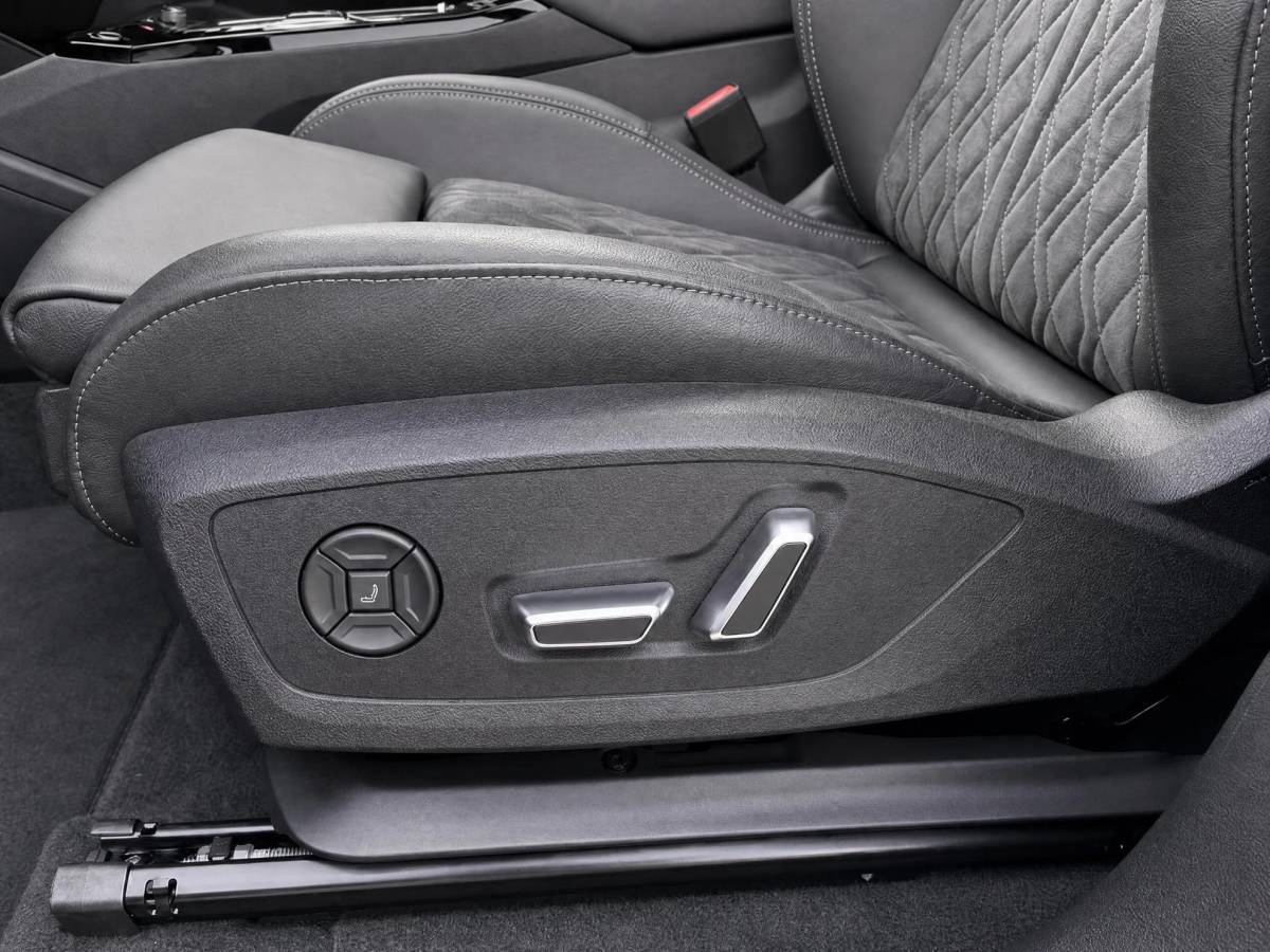 Audi Q6 e-tron Audi Q6 e-tron S edition 306pk performance 100 kWh · Panoramadak · Luchtvering · Trekhaak · 360 Camera · Warmtepomp · Head-Up · Elek. Voorstoelen · 21” Inch · 24-11-2030 of 100.000km