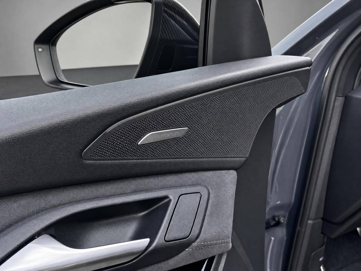 Audi Q6 e-tron Audi Q6 e-tron S edition 306pk performance 100 kWh · Panoramadak · Luchtvering · Trekhaak · 360 Camera · Warmtepomp · Head-Up · Elek. Voorstoelen · 21” Inch · 24-11-2030 of 100.000km