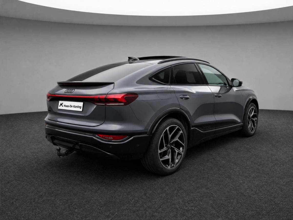 Audi Q6 e-tron Audi Q6 e-tron S edition 306pk performance 100 kWh · Panoramadak · Luchtvering · Trekhaak · 360 Camera · Warmtepomp · Head-Up · Elek. Voorstoelen · 21” Inch · 24-11-2030 of 100.000km