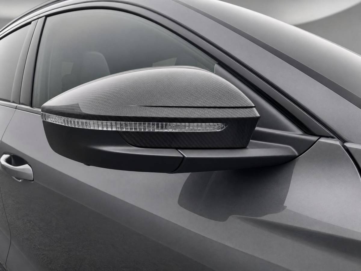 Audi Q6 e-tron Audi Q6 e-tron S edition 306pk performance 100 kWh · Panoramadak · Luchtvering · Trekhaak · 360 Camera · Warmtepomp · Head-Up · Elek. Voorstoelen · 21” Inch · 24-11-2030 of 100.000km