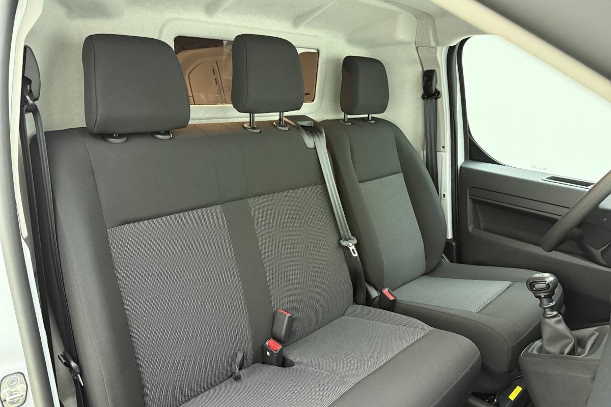 Citroën Jumpy Citroen Jumpy 1.5 BlueHDI 120 S&S L2 | Demo | Navigatie | Camera achter | 3 zitplaatsen | Parkeersensoren achter | Cruise control