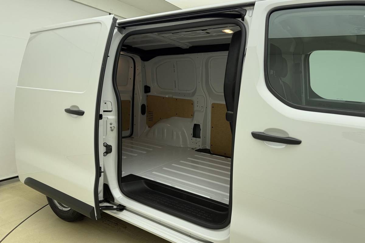 Citroën Jumpy Citroen Jumpy 1.5 BlueHDI 120 S&S L2 | Demo | Navigatie | Camera achter | 3 zitplaatsen | Parkeersensoren achter | Cruise control