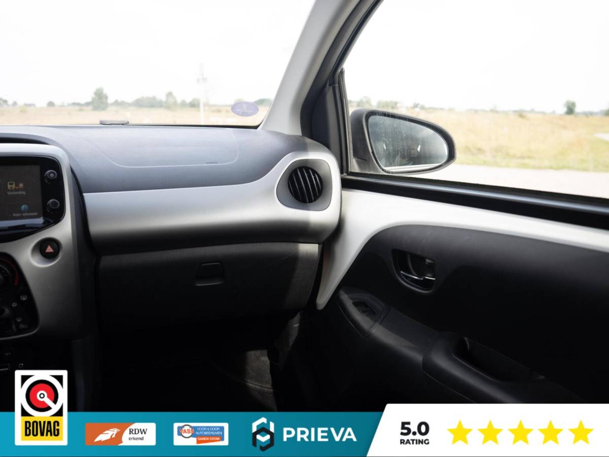 Toyota Aygo Toyota Aygo 1.0 VVT-i x-clusiv | Camera | Climate | 67.009 km
