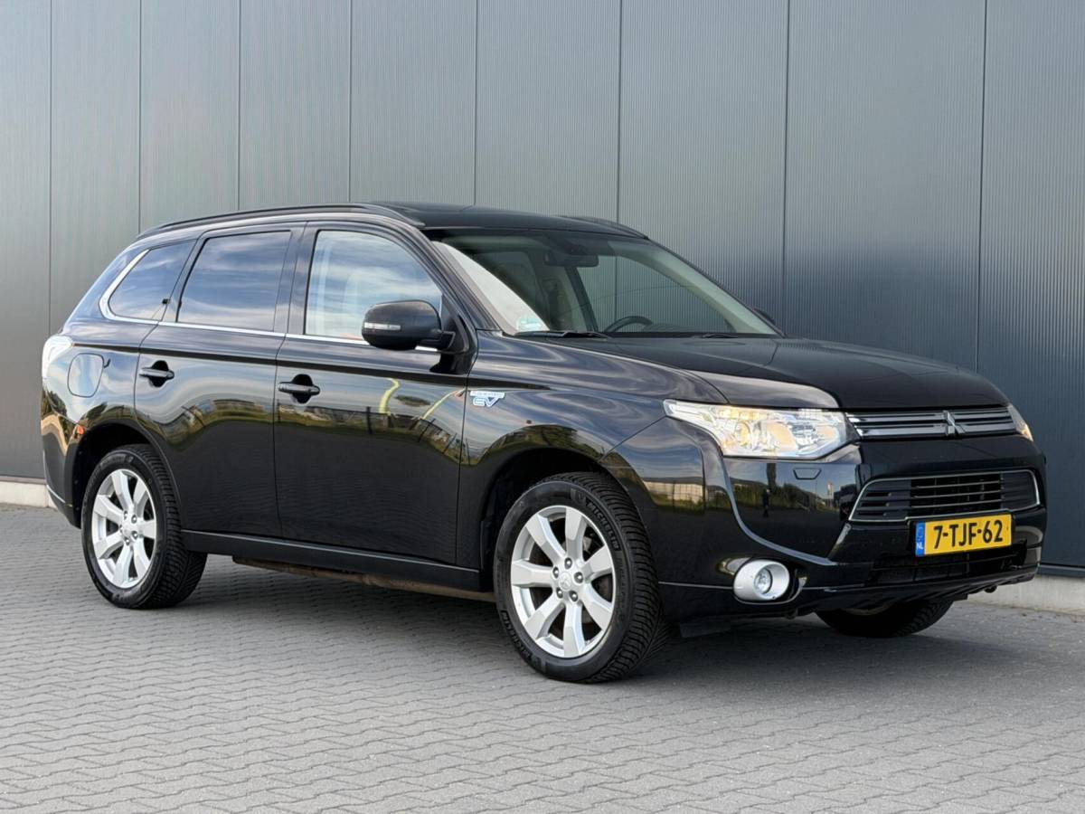 Mitsubishi Outlander Mitsubishi Outlander 2.0 PHEV Instyle+ Schuifdak – Leder – Trekhaak