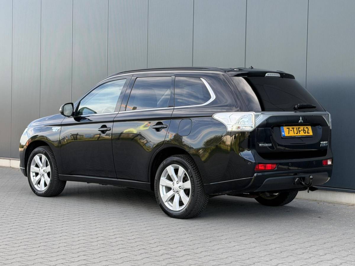 Mitsubishi Outlander Mitsubishi Outlander 2.0 PHEV Instyle+ Schuifdak – Leder – Trekhaak