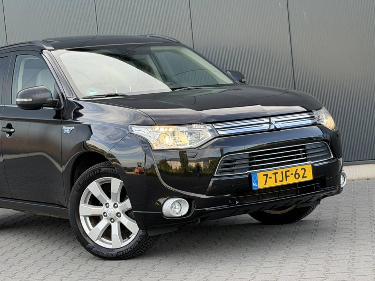 Mitsubishi Outlander Mitsubishi Outlander 2.0 PHEV Instyle+ Schuifdak – Leder – Trekhaak