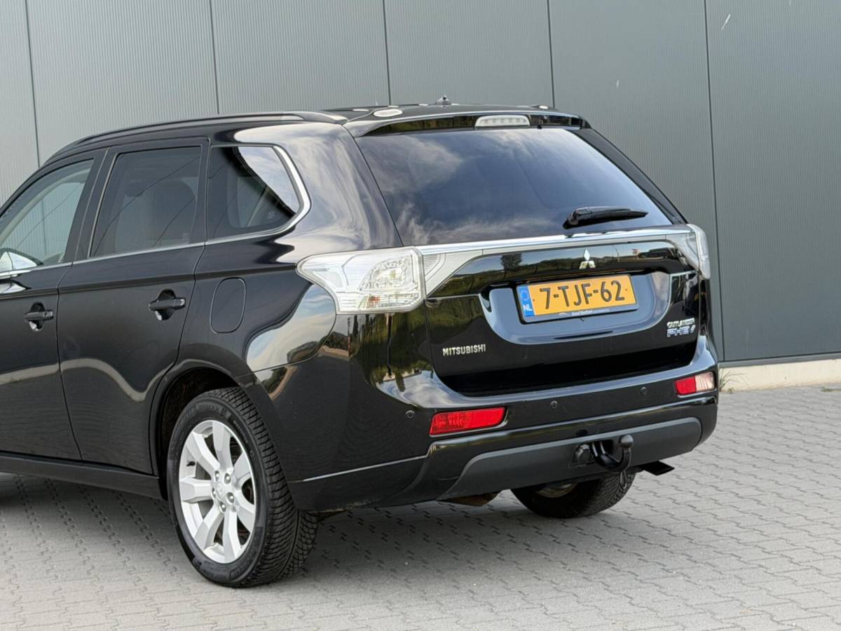 Mitsubishi Outlander Mitsubishi Outlander 2.0 PHEV Instyle+ Schuifdak – Leder – Trekhaak