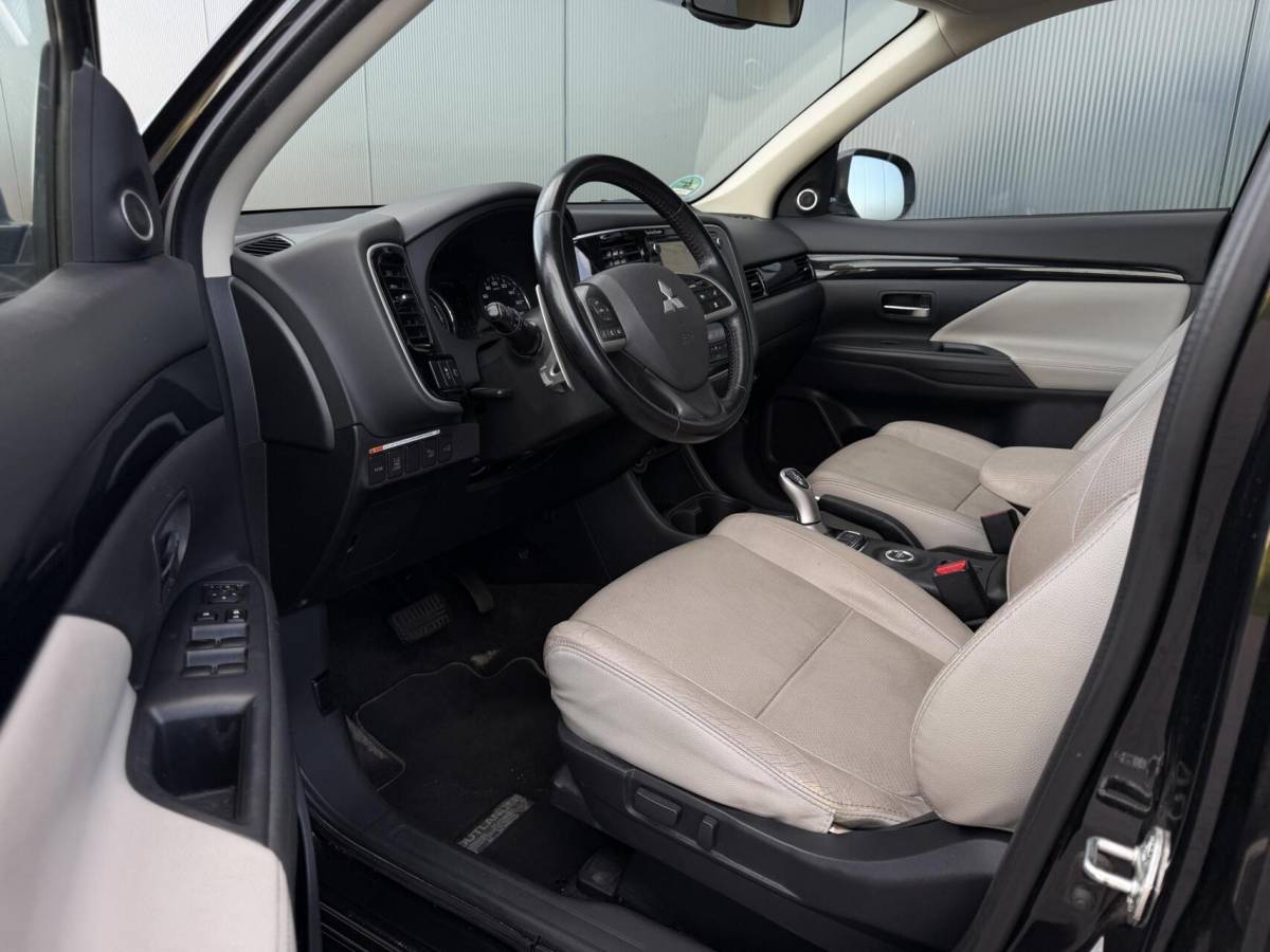 Mitsubishi Outlander Mitsubishi Outlander 2.0 PHEV Instyle+ Schuifdak – Leder – Trekhaak