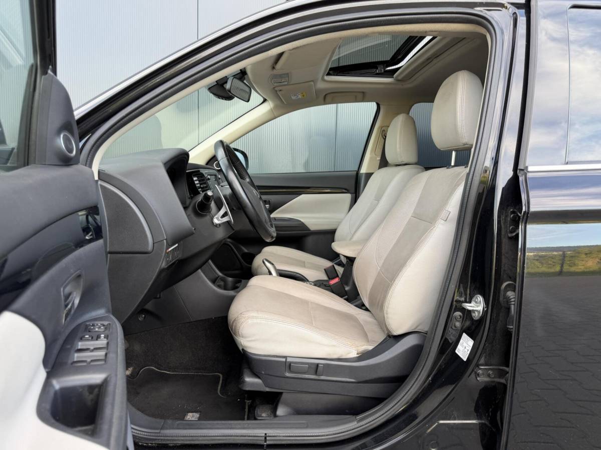 Mitsubishi Outlander Mitsubishi Outlander 2.0 PHEV Instyle+ Schuifdak – Leder – Trekhaak