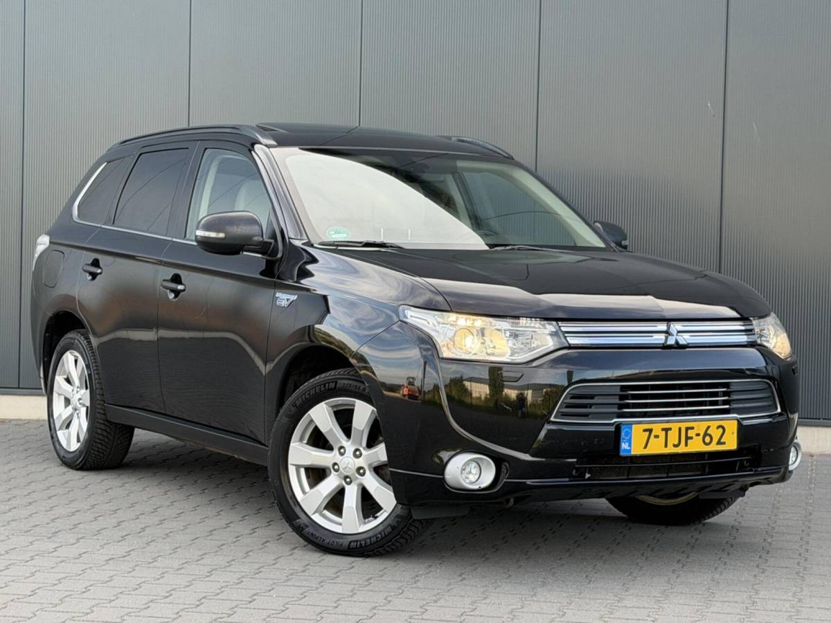 Mitsubishi Outlander Mitsubishi Outlander 2.0 PHEV Instyle+ Schuifdak – Leder – Trekhaak