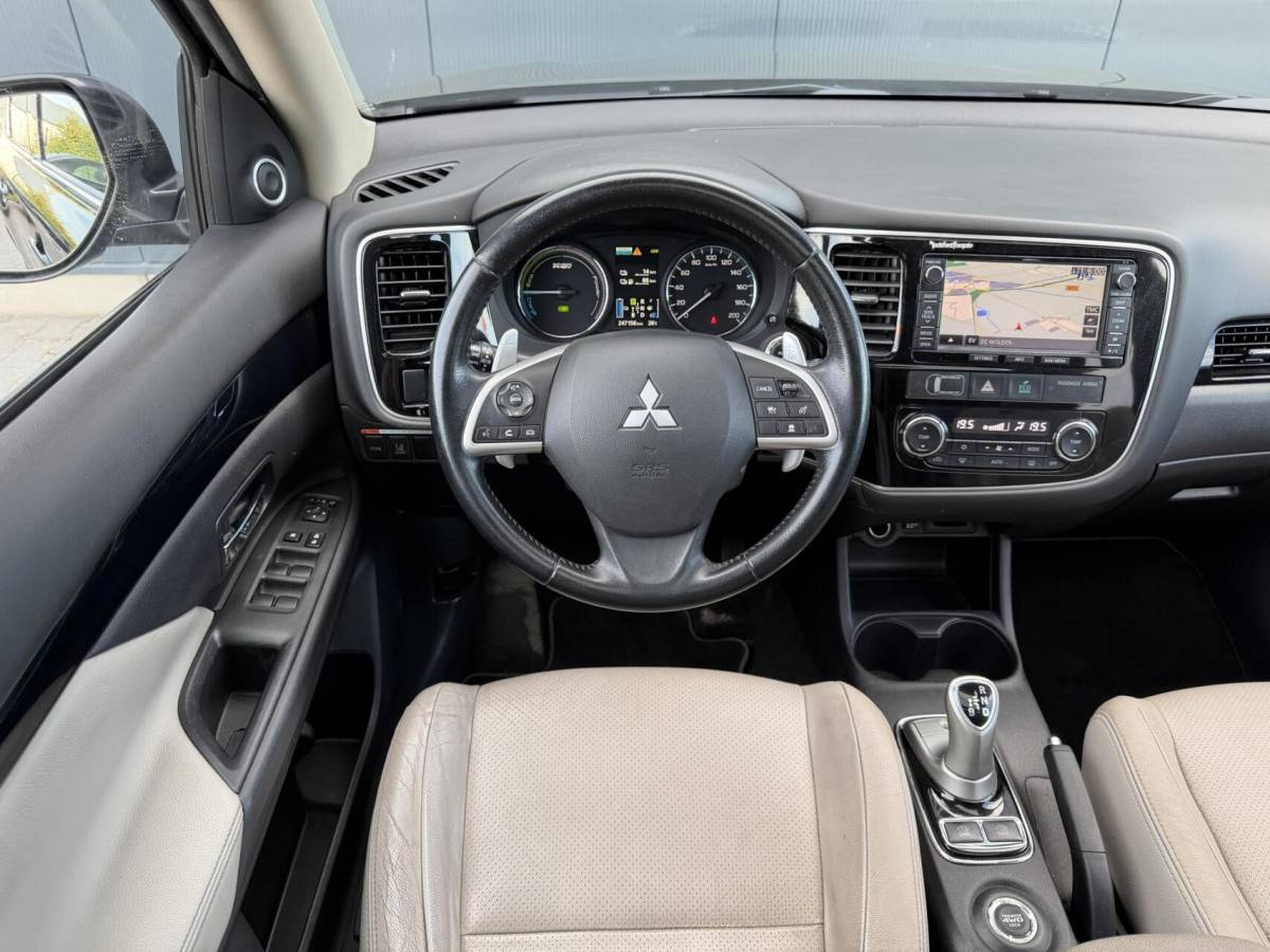 Mitsubishi Outlander Mitsubishi Outlander 2.0 PHEV Instyle+ Schuifdak – Leder – Trekhaak