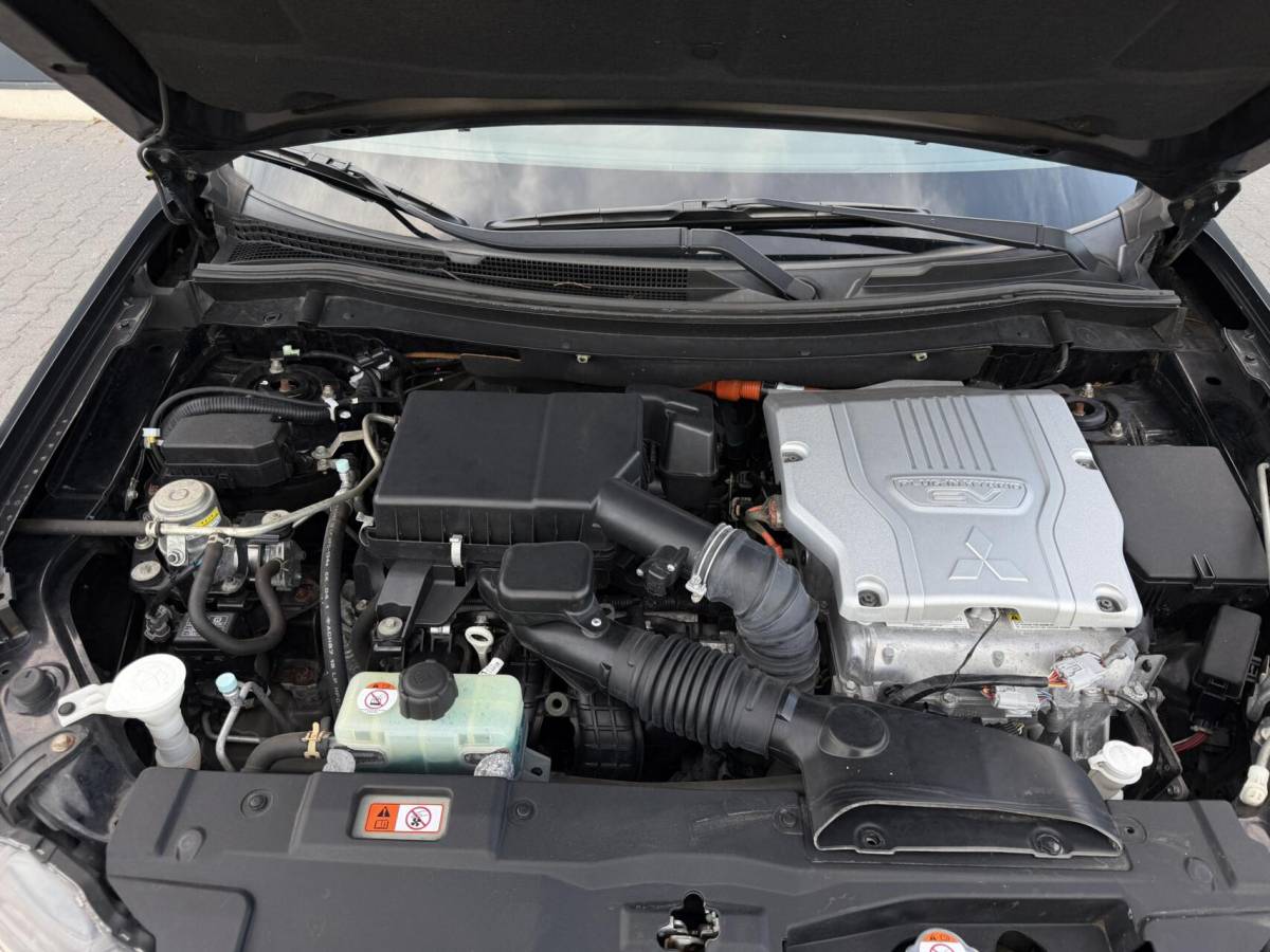 Mitsubishi Outlander Mitsubishi Outlander 2.0 PHEV Instyle+ Schuifdak – Leder – Trekhaak