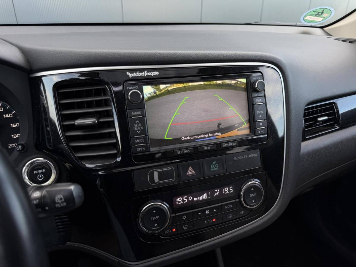 Mitsubishi Outlander Mitsubishi Outlander 2.0 PHEV Instyle+ Schuifdak – Leder – Trekhaak