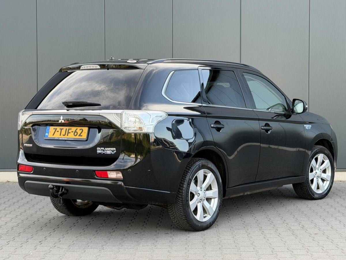 Mitsubishi Outlander Mitsubishi Outlander 2.0 PHEV Instyle+ Schuifdak – Leder – Trekhaak