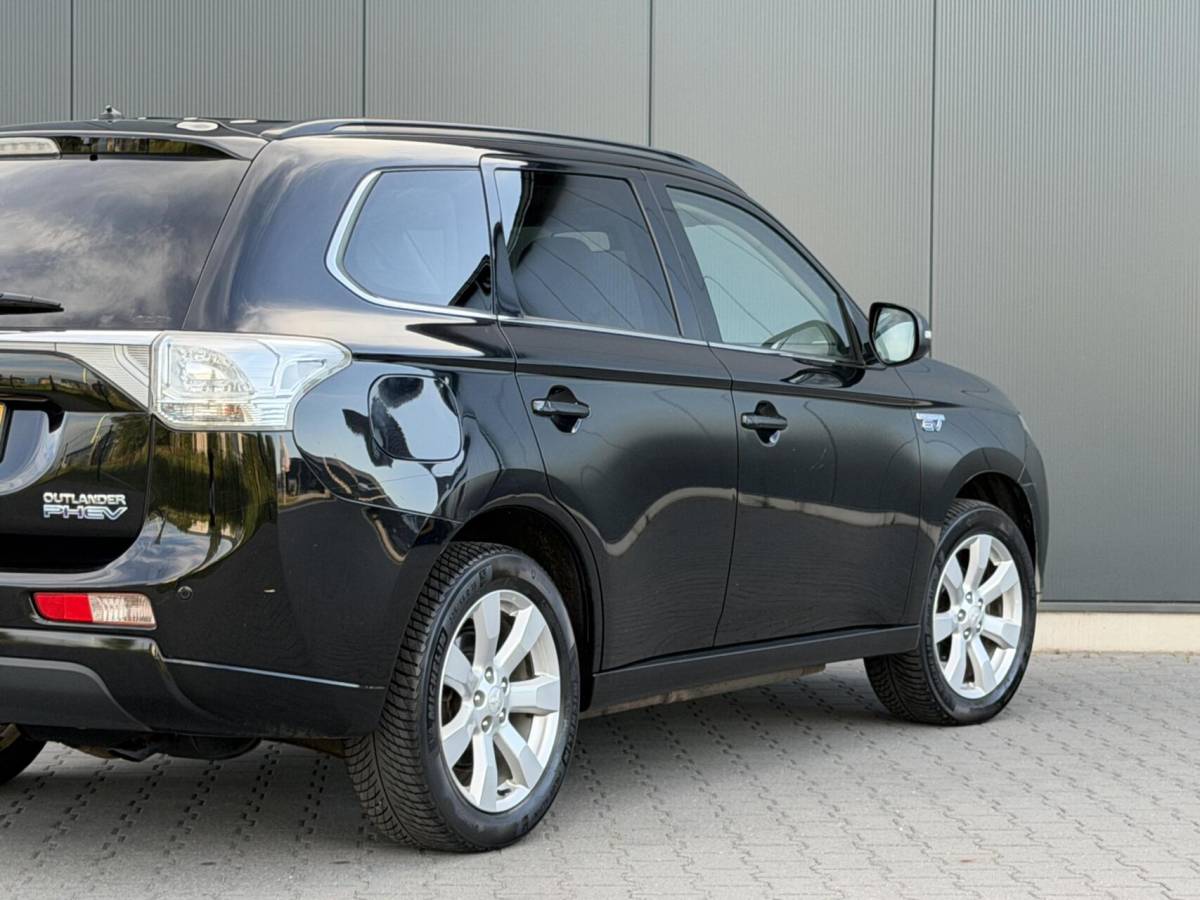 Mitsubishi Outlander Mitsubishi Outlander 2.0 PHEV Instyle+ Schuifdak – Leder – Trekhaak