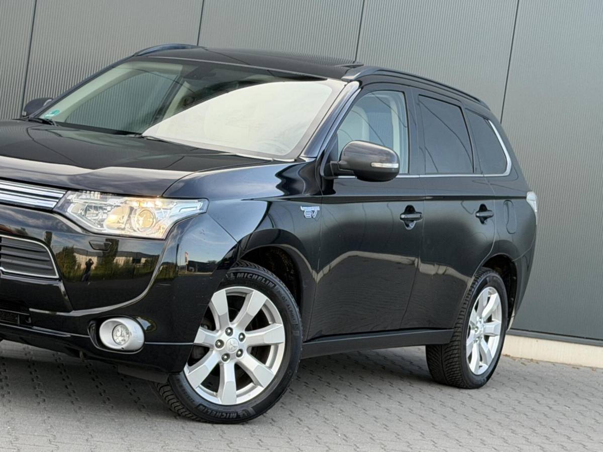Mitsubishi Outlander Mitsubishi Outlander 2.0 PHEV Instyle+ Schuifdak – Leder – Trekhaak