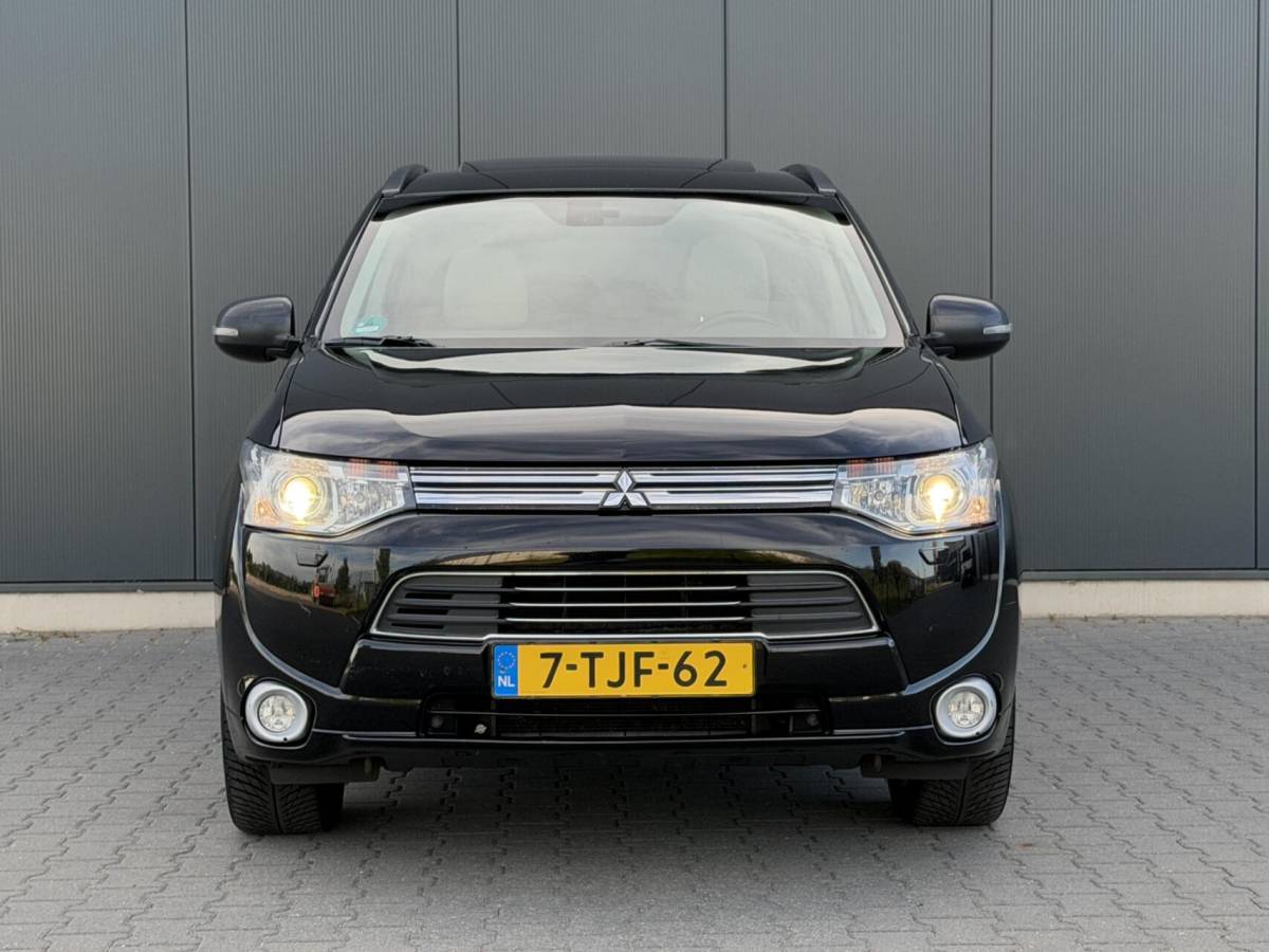 Mitsubishi Outlander Mitsubishi Outlander 2.0 PHEV Instyle+ Schuifdak – Leder – Trekhaak