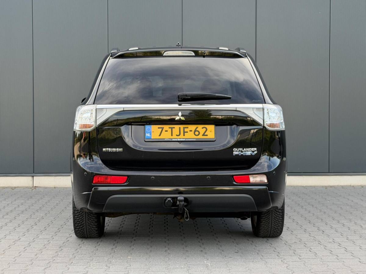 Mitsubishi Outlander Mitsubishi Outlander 2.0 PHEV Instyle+ Schuifdak – Leder – Trekhaak