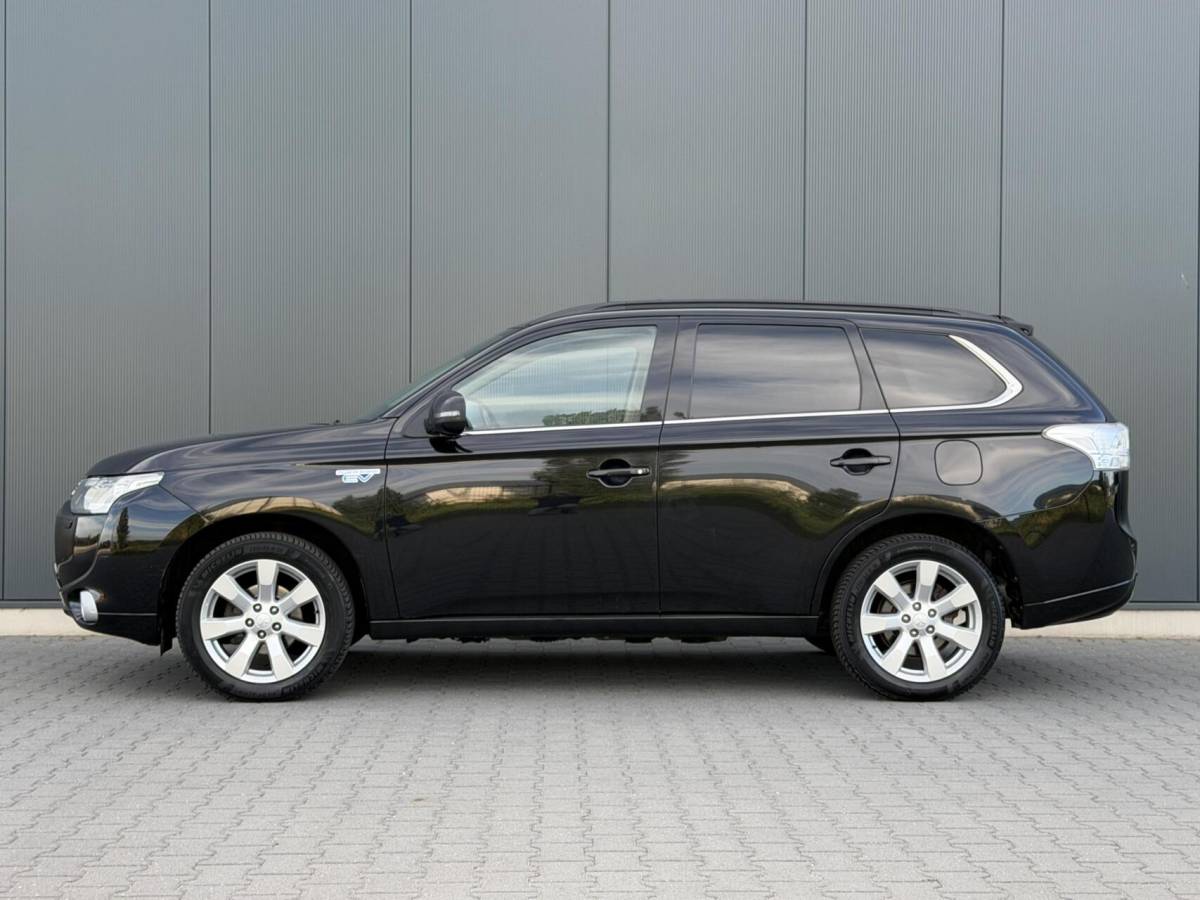Mitsubishi Outlander Mitsubishi Outlander 2.0 PHEV Instyle+ Schuifdak – Leder – Trekhaak