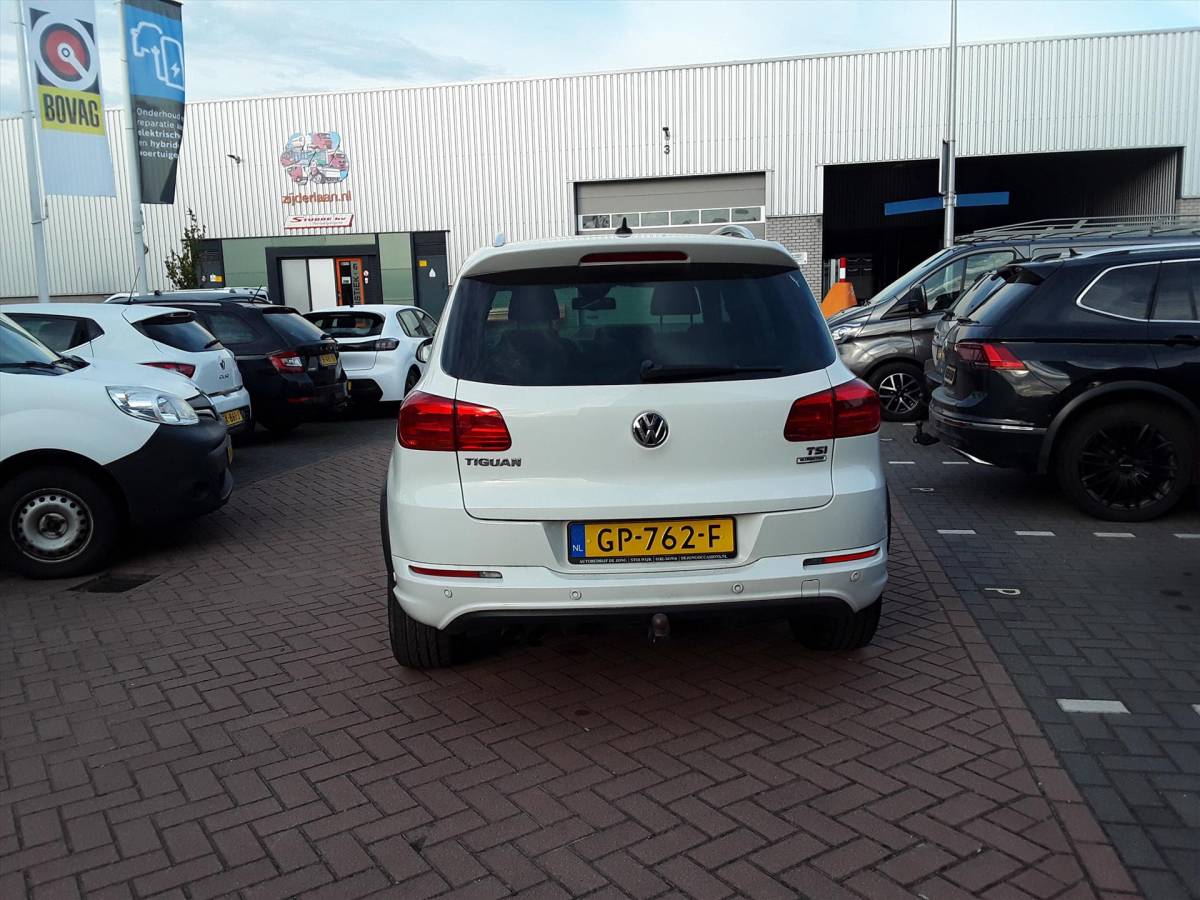 Volkswagen Tiguan VOLKSWAGEN Tiguan 1.4 TSI 122pk BMT R-line Sport