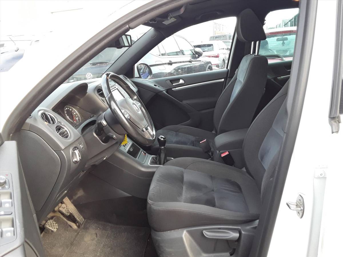 Volkswagen Tiguan VOLKSWAGEN Tiguan 1.4 TSI 122pk BMT R-line Sport