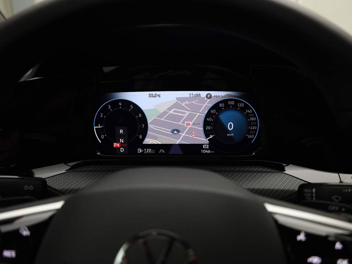 Volkswagen Golf Volkswagen Golf 1.5eTSI/130PK DSG R-Line · Panoramadak · Apple/Android Car Play · Stoel & Stuurverwarming · Navigatie