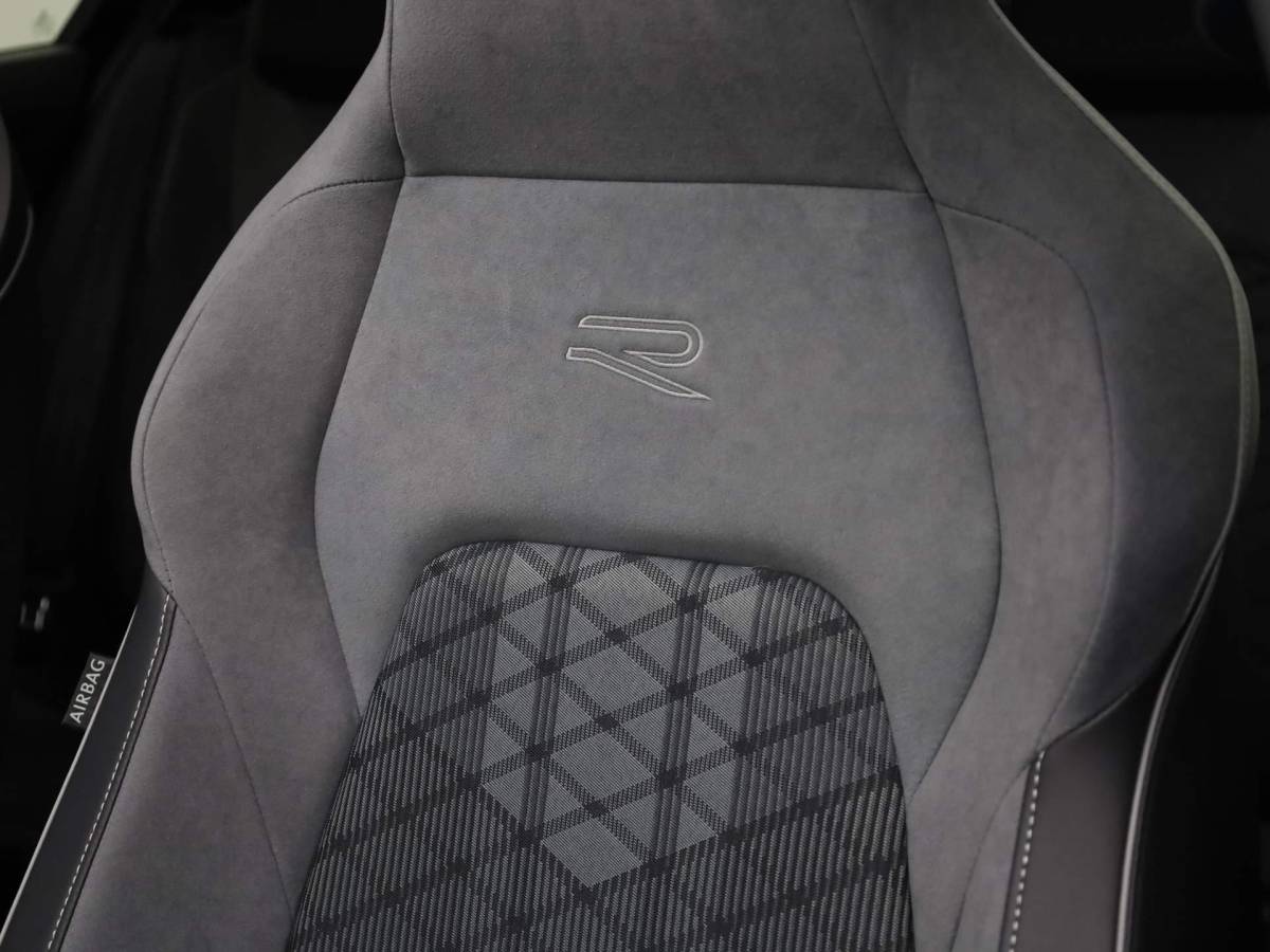 Volkswagen Golf Volkswagen Golf 1.5eTSI/130PK DSG R-Line · Panoramadak · Apple/Android Car Play · Stoel & Stuurverwarming · Navigatie