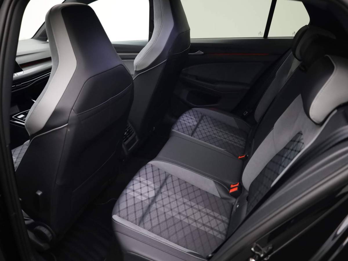 Volkswagen Golf Volkswagen Golf 1.5eTSI/130PK DSG R-Line · Panoramadak · Apple/Android Car Play · Stoel & Stuurverwarming · Navigatie