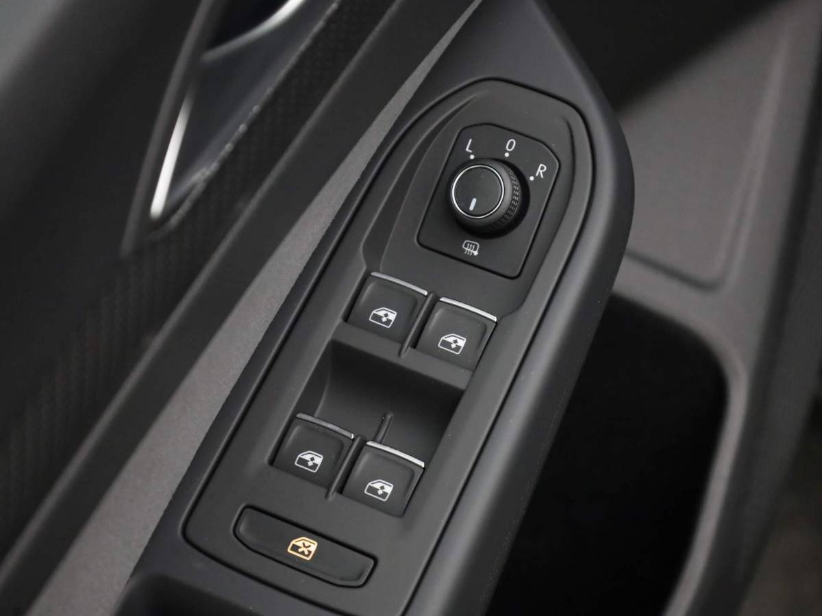 Volkswagen Golf Volkswagen Golf 1.5eTSI/130PK DSG R-Line · Panoramadak · Apple/Android Car Play · Stoel & Stuurverwarming · Navigatie