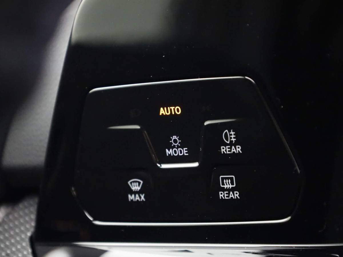 Volkswagen Golf Volkswagen Golf 1.5eTSI/130PK DSG R-Line · Panoramadak · Apple/Android Car Play · Stoel & Stuurverwarming · Navigatie