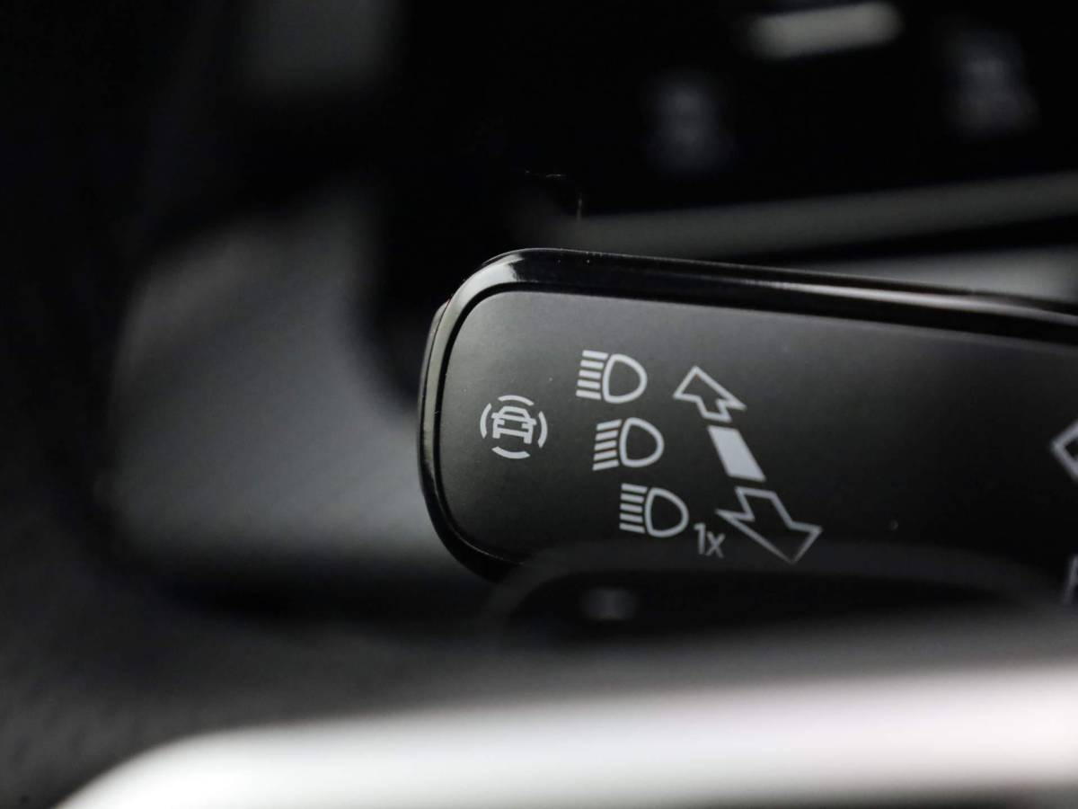 Volkswagen Golf Volkswagen Golf 1.5eTSI/130PK DSG R-Line · Panoramadak · Apple/Android Car Play · Stoel & Stuurverwarming · Navigatie