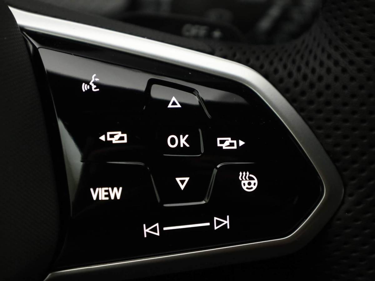 Volkswagen Golf Volkswagen Golf 1.5eTSI/130PK DSG R-Line · Panoramadak · Apple/Android Car Play · Stoel & Stuurverwarming · Navigatie
