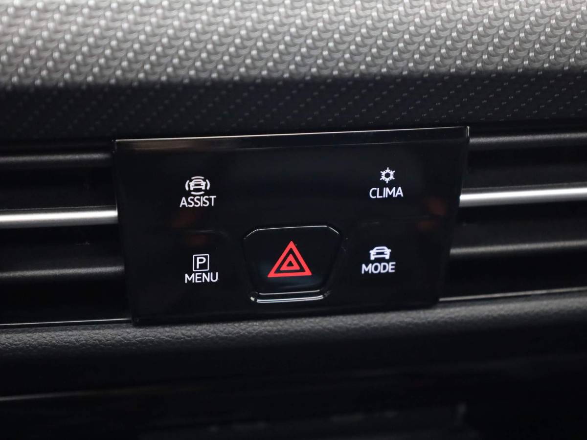 Volkswagen Golf Volkswagen Golf 1.5eTSI/130PK DSG R-Line · Panoramadak · Apple/Android Car Play · Stoel & Stuurverwarming · Navigatie