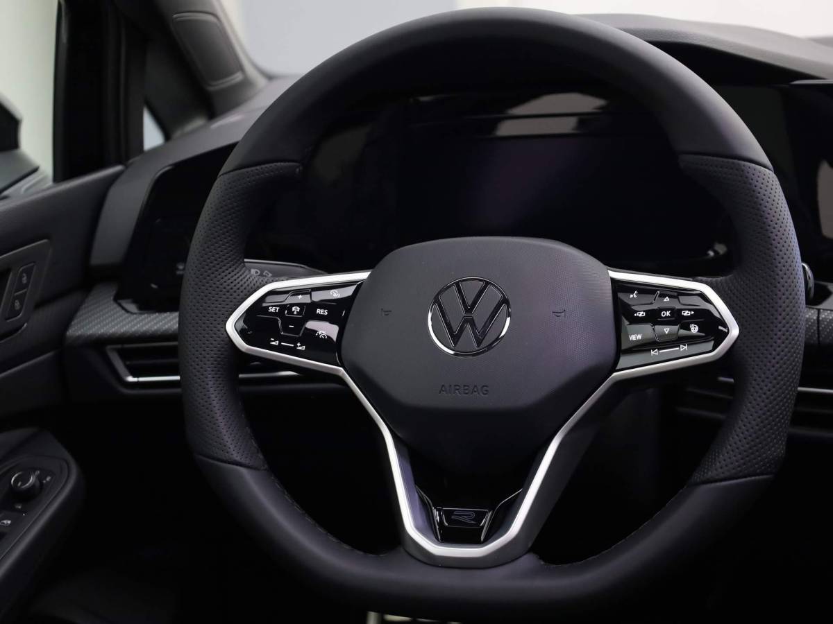 Volkswagen Golf Volkswagen Golf 1.5eTSI/130PK DSG R-Line · Panoramadak · Apple/Android Car Play · Stoel & Stuurverwarming · Navigatie