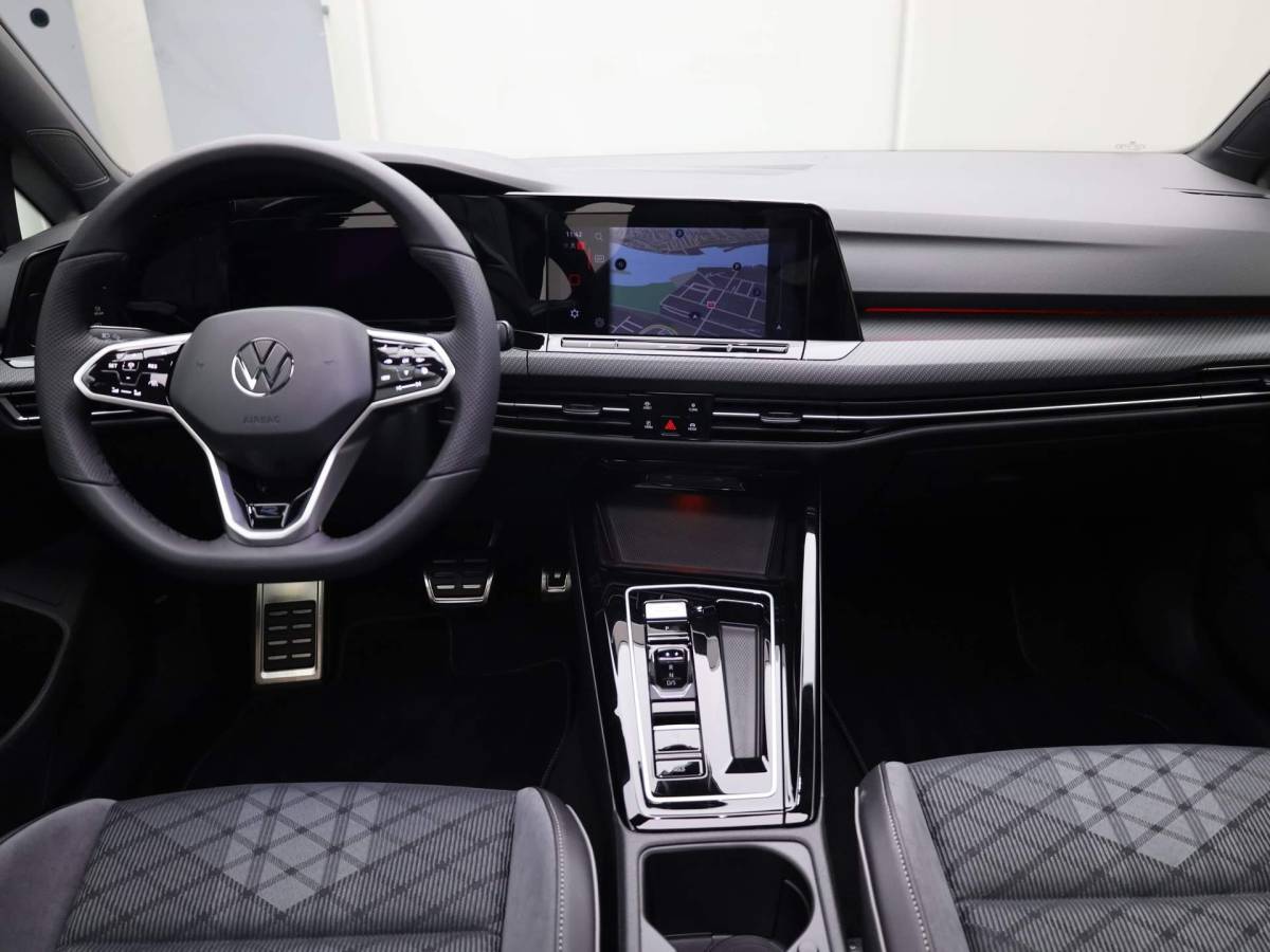 Volkswagen Golf Volkswagen Golf 1.5eTSI/130PK DSG R-Line · Panoramadak · Apple/Android Car Play · Stoel & Stuurverwarming · Navigatie