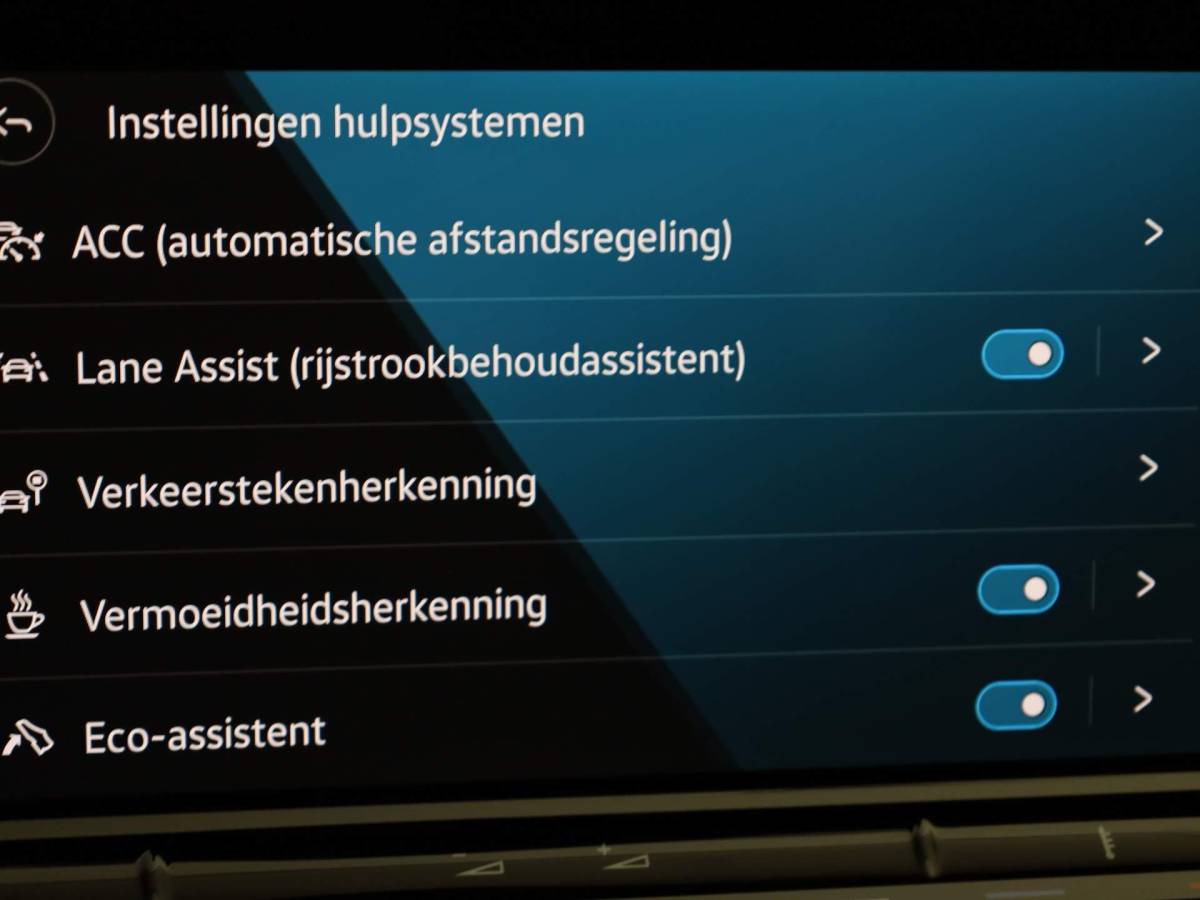Volkswagen Golf Volkswagen Golf 1.5eTSI/130PK DSG R-Line · Panoramadak · Apple/Android Car Play · Stoel & Stuurverwarming · Navigatie
