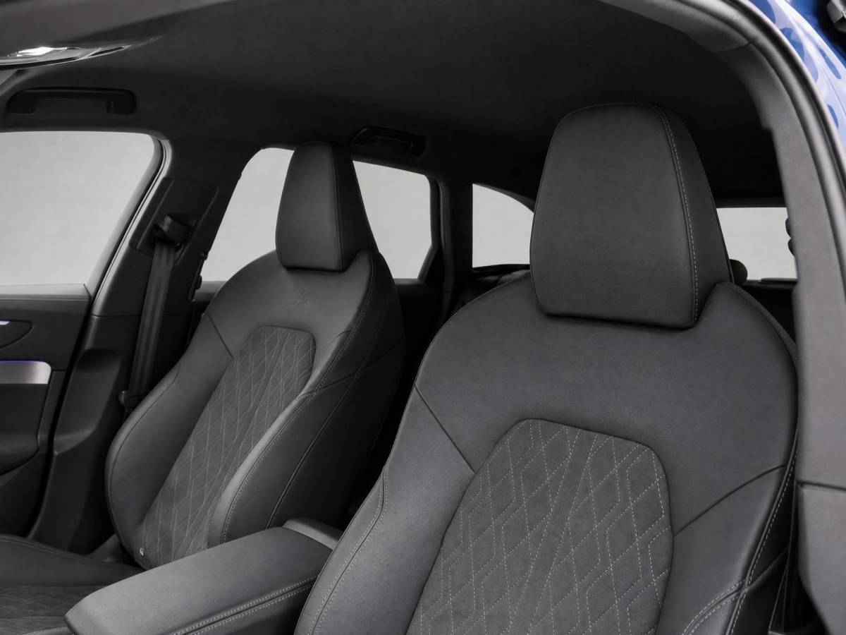 Audi A6 Audi A6 Avant 2.0 367pk e-hybrid Quattro S edition Competition · Wegklapbare Trekhaak · 360 Camera · B&O Audio · Elek. Voorstoel · Head-Up · 20” Inch · Garantie t/m 09-07-2030 of 100.000km