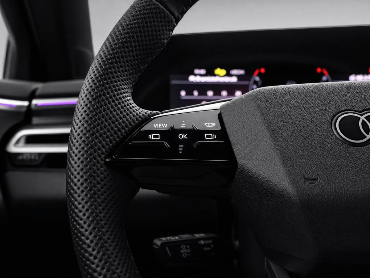 Audi A6 Audi A6 Avant 2.0 367pk e-hybrid Quattro S edition Competition · Wegklapbare Trekhaak · 360 Camera · B&O Audio · Elek. Voorstoel · Head-Up · 20” Inch · Garantie t/m 09-07-2030 of 100.000km
