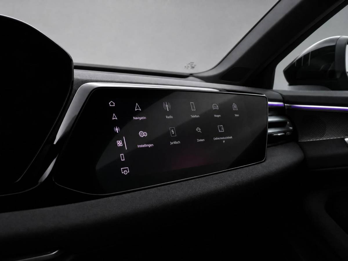 Audi A6 Audi A6 Avant 2.0 367pk e-hybrid Quattro S edition Competition · Wegklapbare Trekhaak · 360 Camera · B&O Audio · Elek. Voorstoel · Head-Up · 20” Inch · Garantie t/m 09-07-2030 of 100.000km
