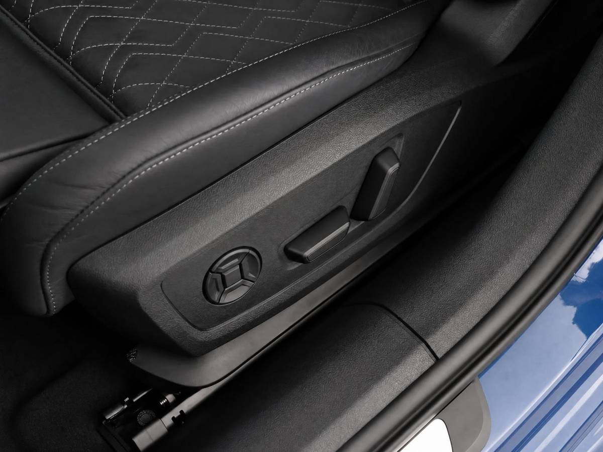 Audi A6 Audi A6 Avant 2.0 367pk e-hybrid Quattro S edition Competition · Wegklapbare Trekhaak · 360 Camera · B&O Audio · Elek. Voorstoel · Head-Up · 20” Inch · Garantie t/m 09-07-2030 of 100.000km