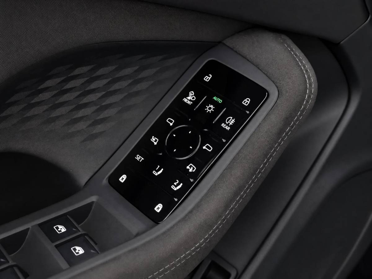 Audi A6 Audi A6 Avant 2.0 367pk e-hybrid Quattro S edition Competition · Wegklapbare Trekhaak · 360 Camera · B&O Audio · Elek. Voorstoel · Head-Up · 20” Inch · Garantie t/m 09-07-2030 of 100.000km