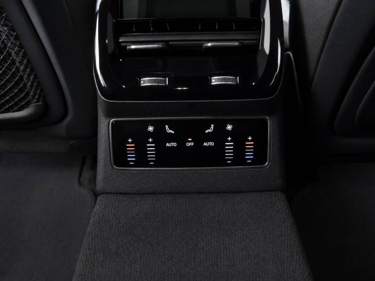 Audi A6 Audi A6 Avant 2.0 367pk e-hybrid Quattro S edition Competition · Wegklapbare Trekhaak · 360 Camera · B&O Audio · Elek. Voorstoel · Head-Up · 20” Inch · Garantie t/m 09-07-2030 of 100.000km
