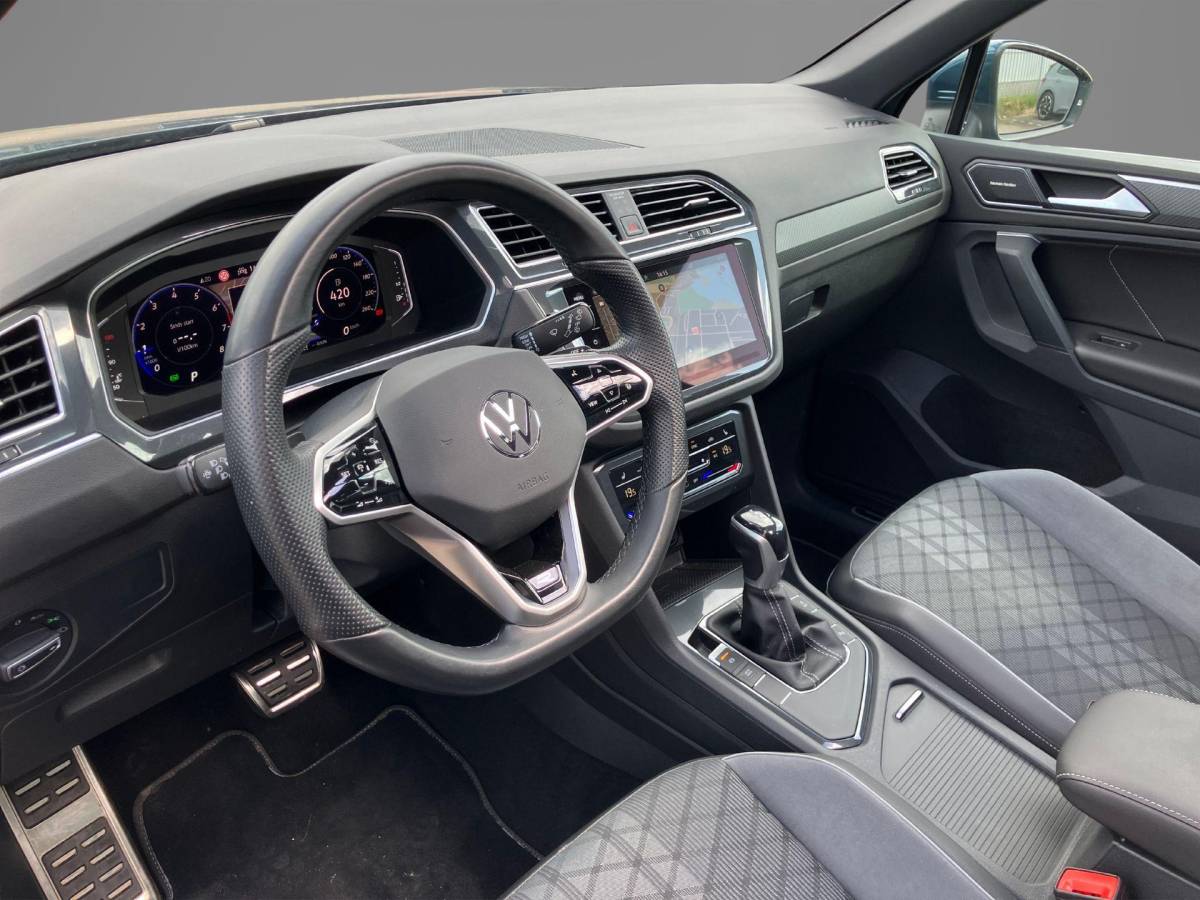 Volkswagen Tiguan Volkswagen Tiguan 1.5TSI/150PK R-Line DSG · Panoramadak · Harman Kardon sound · Apple/Android Car Play · Camera + Parkeersensoren