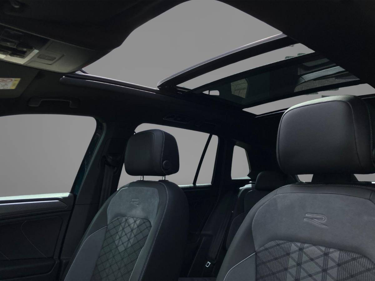Volkswagen Tiguan Volkswagen Tiguan 1.5TSI/150PK R-Line DSG · Panoramadak · Harman Kardon sound · Apple/Android Car Play · Camera + Parkeersensoren