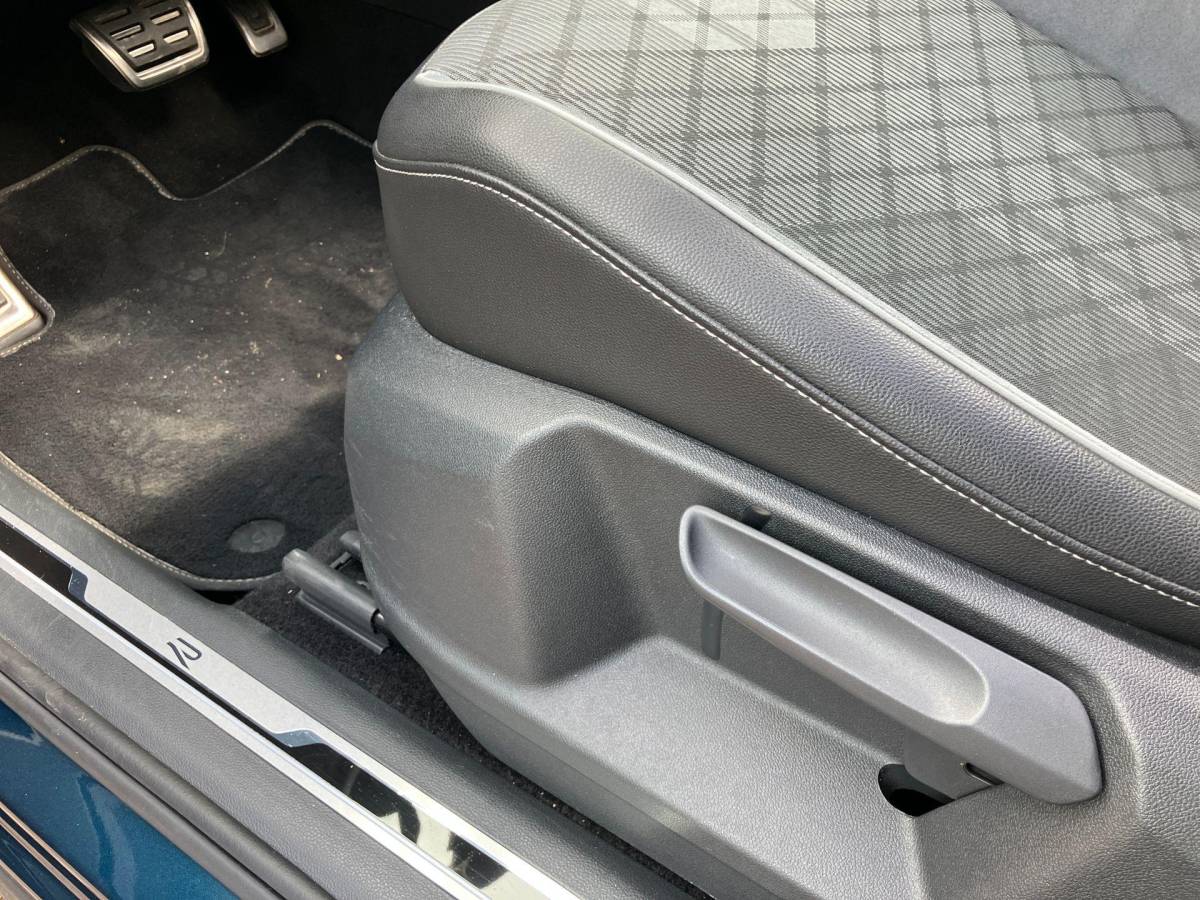 Volkswagen Tiguan Volkswagen Tiguan 1.5TSI/150PK R-Line DSG · Panoramadak · Harman Kardon sound · Apple/Android Car Play · Camera + Parkeersensoren