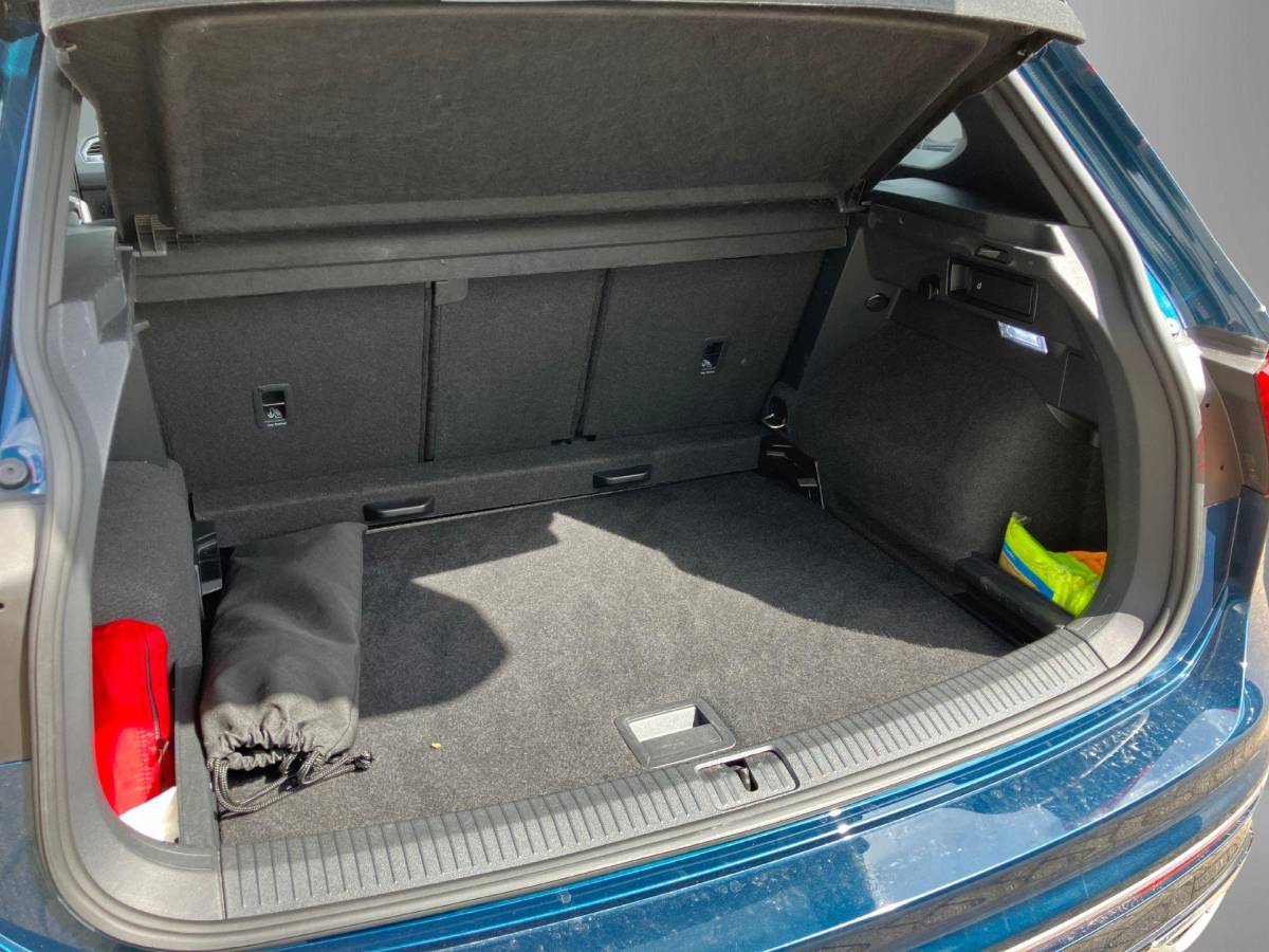 Volkswagen Tiguan Volkswagen Tiguan 1.5TSI/150PK R-Line DSG · Panoramadak · Harman Kardon sound · Apple/Android Car Play · Camera + Parkeersensoren