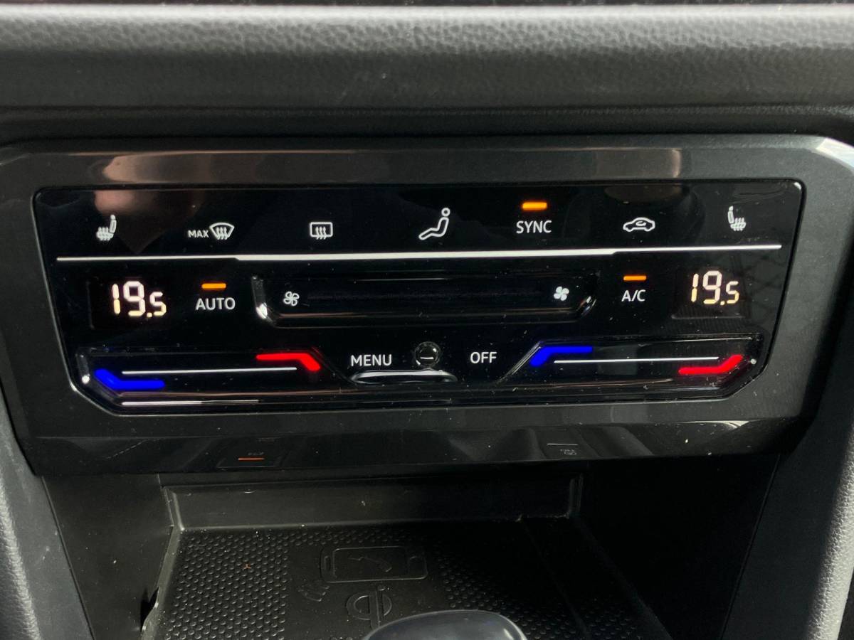 Volkswagen Tiguan Volkswagen Tiguan 1.5TSI/150PK R-Line DSG · Panoramadak · Harman Kardon sound · Apple/Android Car Play · Camera + Parkeersensoren