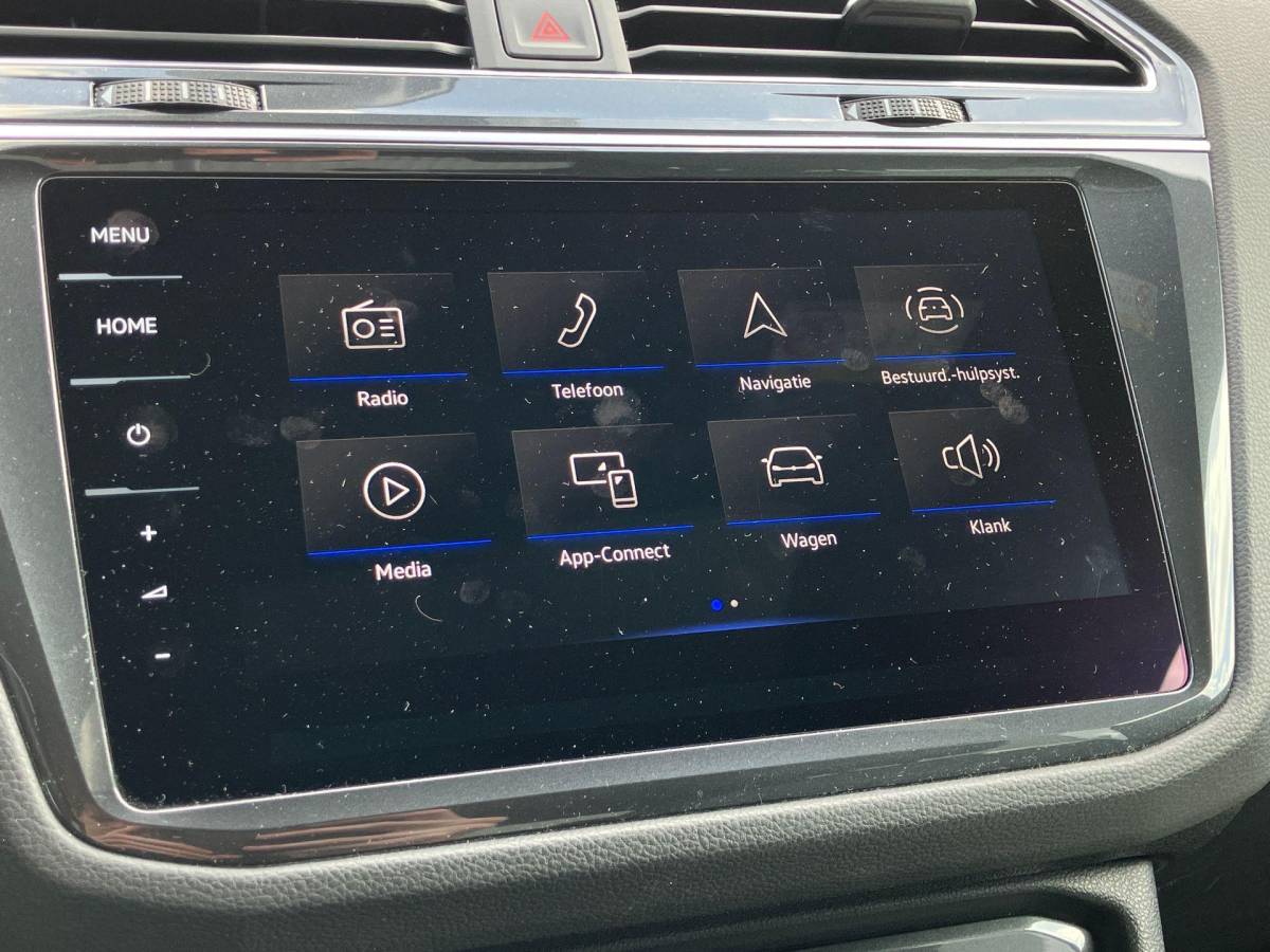 Volkswagen Tiguan Volkswagen Tiguan 1.5TSI/150PK R-Line DSG · Panoramadak · Harman Kardon sound · Apple/Android Car Play · Camera + Parkeersensoren